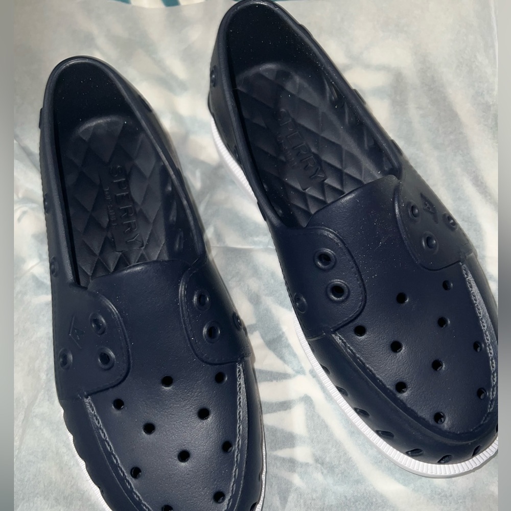 Sperry float navy rubber boat shoes. 7M. NIB